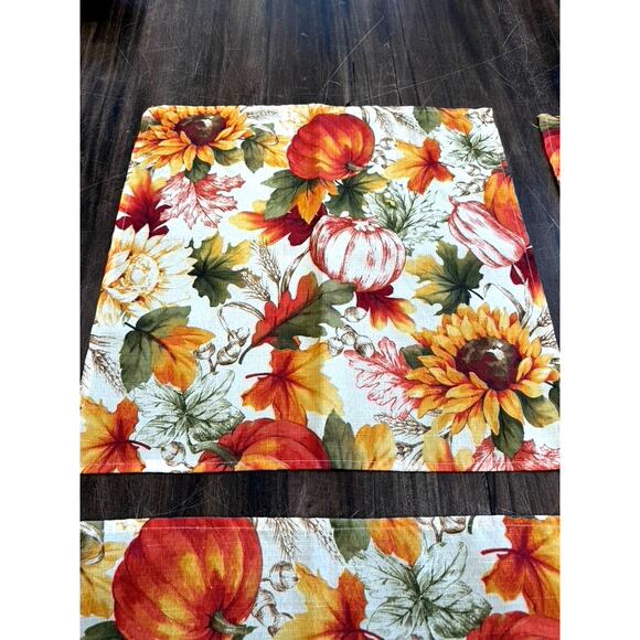 Set Of 4 Fall Napkins ,17x 17, Looks new but no tags - Picture 5 of 11